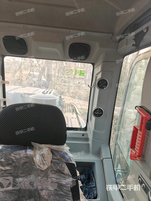 座椅右侧控制台/钥匙门/油门/含右手柄（驾驶室部分）