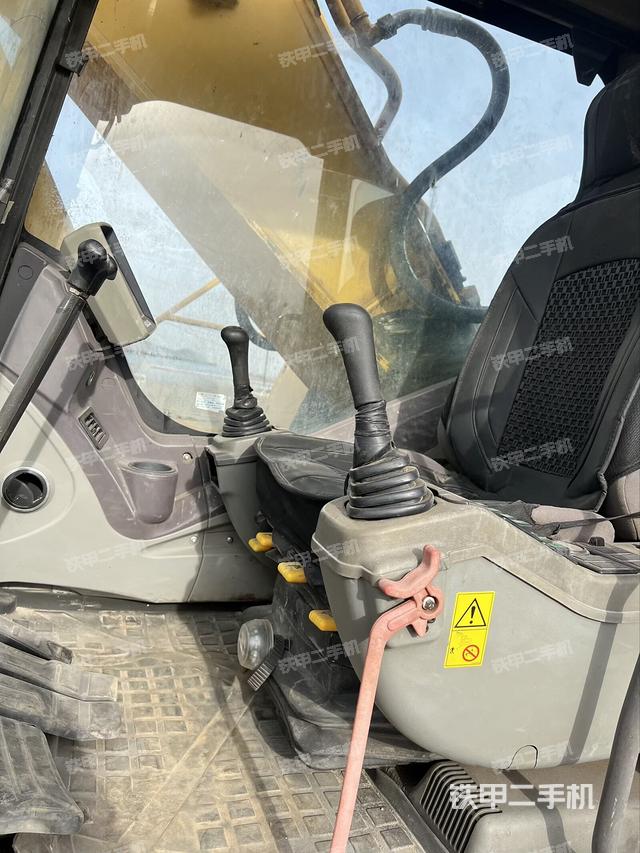 駕駛室整體（整機(jī)外觀）