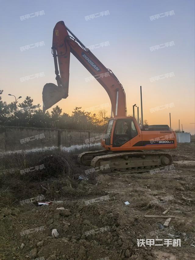斗山DH300LC-7挖掘机