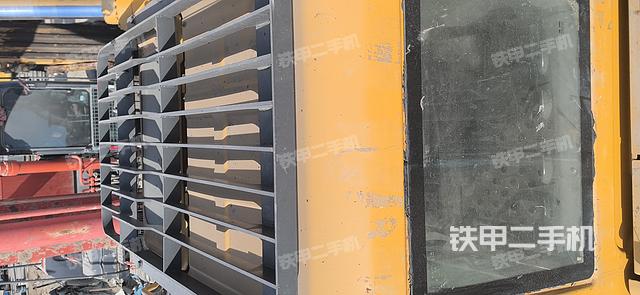 驾驶室顶部（整机外观）