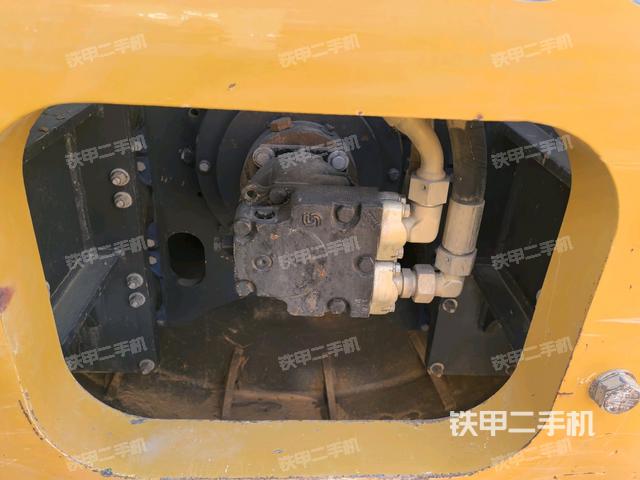 前轮左侧减震块连接及部件（压路机前后车架）