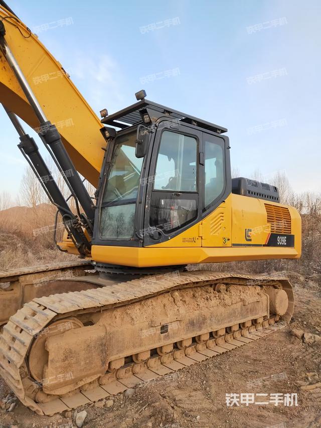 驾驶室顶部（整机外观）