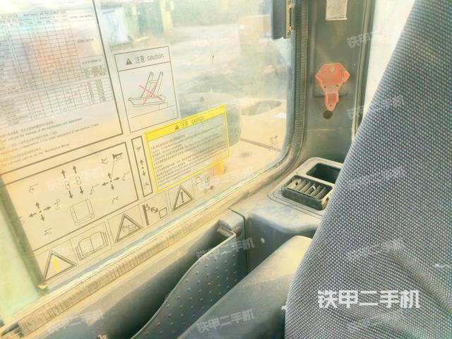 后窗玻璃角标（驾驶室部分）