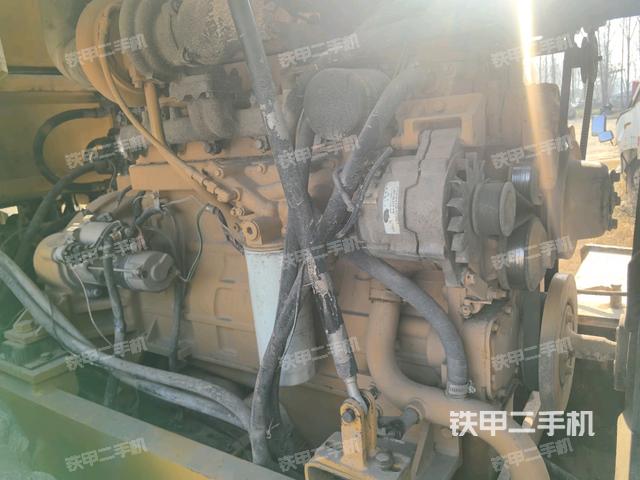 分動(dòng)箱或變速箱（壓路機(jī)發(fā)動(dòng)機(jī)艙）