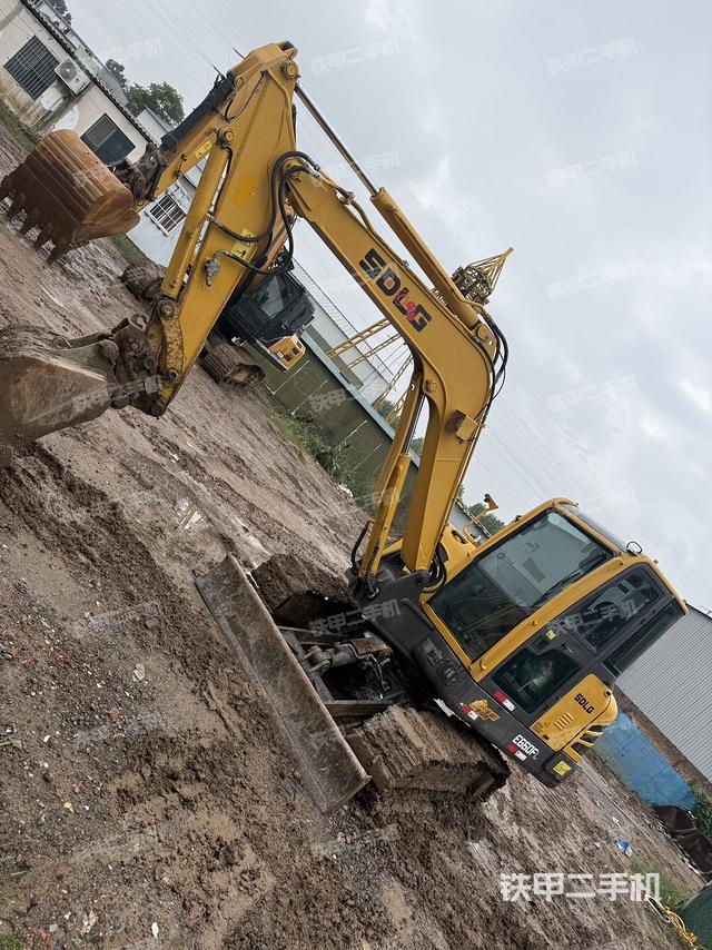 山東臨工E660FL挖掘機(jī)