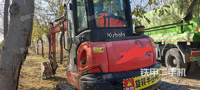 駕駛室頂部（整機外觀）