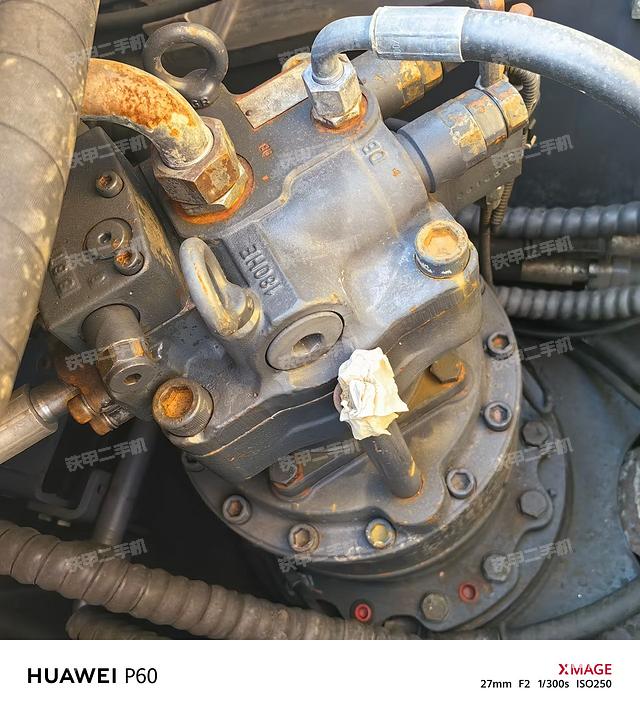 回转马达和主控阀（整机外观）