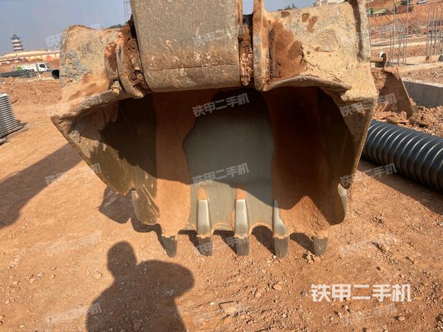 大臂背部俯視（工作和回轉(zhuǎn)裝置）