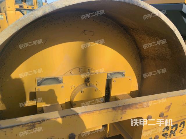 前車架正左側（壓路機前后車架）