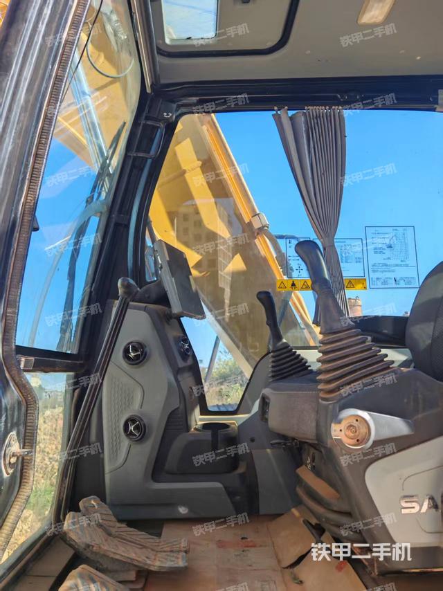 駕駛室整體（整機(jī)外觀）