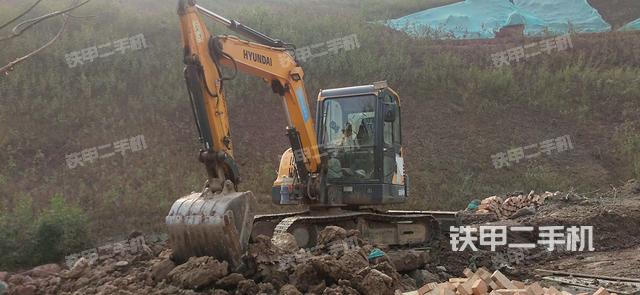 现代R 60VS挖掘机
