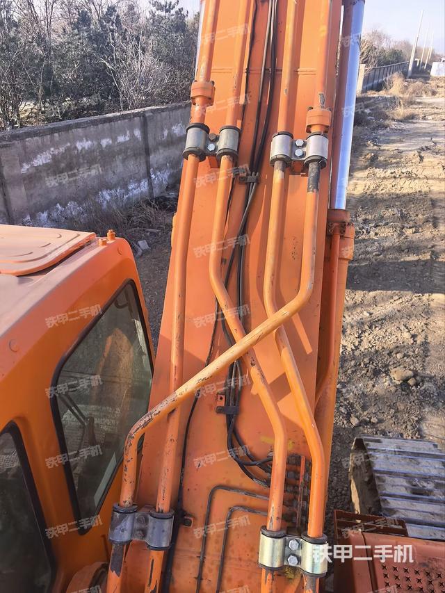 驾驶室顶部（整机外观）