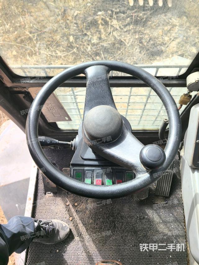 座椅左侧控制台/音响/含左手柄（驾驶室部分）