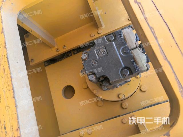 前輪左側減震塊連接及部件（壓路機前后車架）