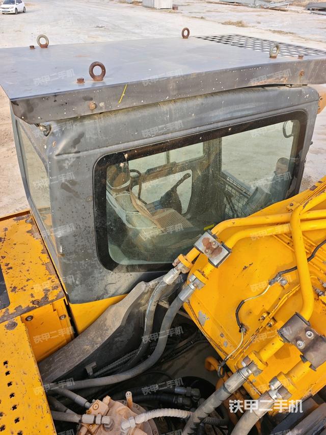 駕駛室整體（整機外觀）