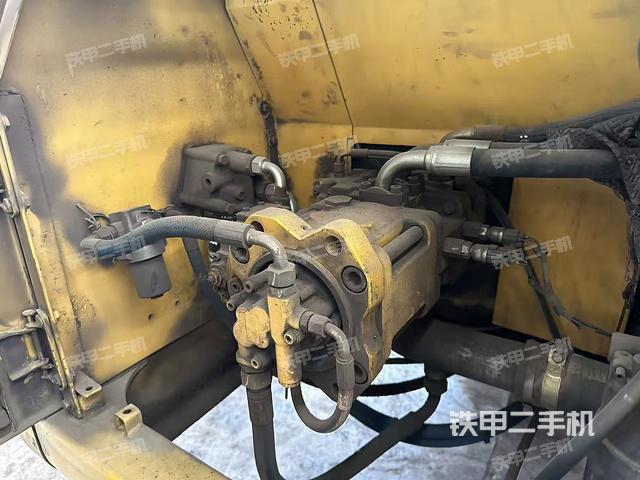 液壓泵艙室正面整體（整機(jī)外觀）