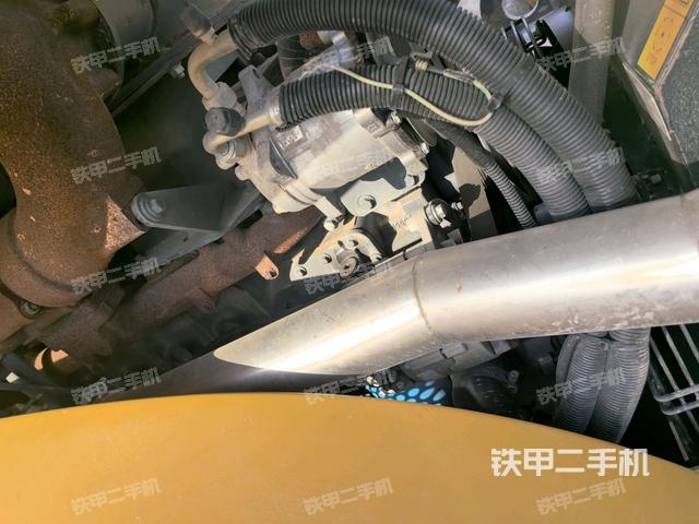 发动机舱全景（压路机发动机舱）