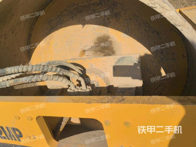 前輪左側(cè)減震塊連接及部件（壓路機(jī)前后車架）