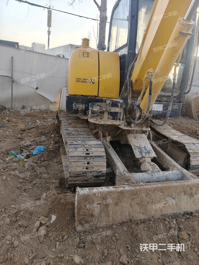 回轉(zhuǎn)馬達(dá)和主控閥（整機(jī)外觀）