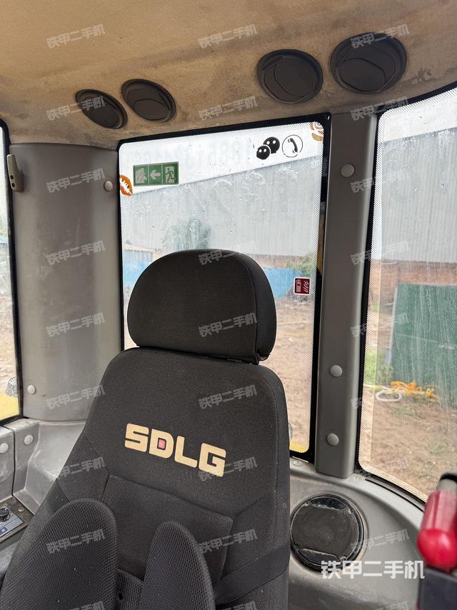 回轉(zhuǎn)馬達(dá)和主控閥（整機(jī)外觀）