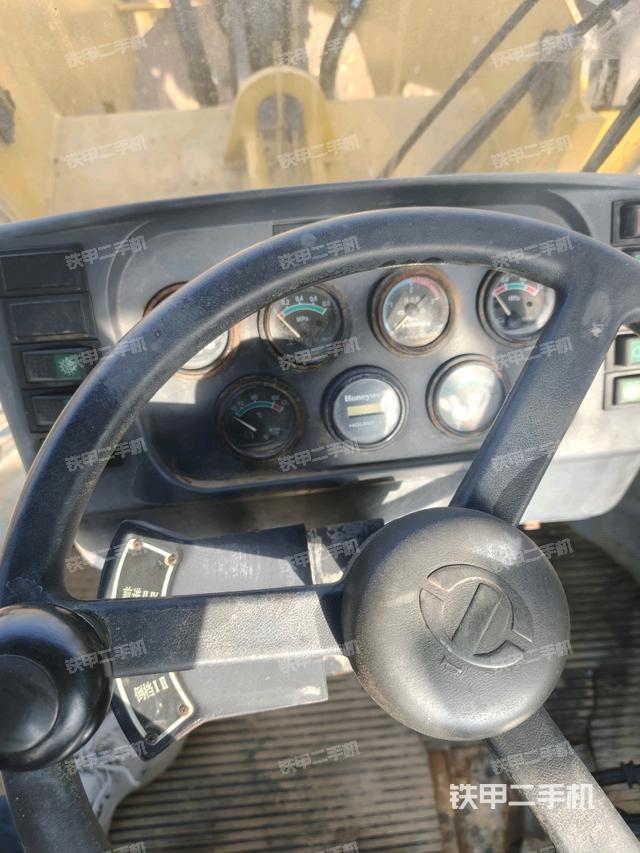 駕駛室工作臺(tái)（整機(jī)外觀及大件）