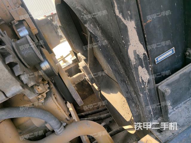 發(fā)動(dòng)機(jī)艙液壓泵全景（壓路機(jī)發(fā)動(dòng)機(jī)艙）