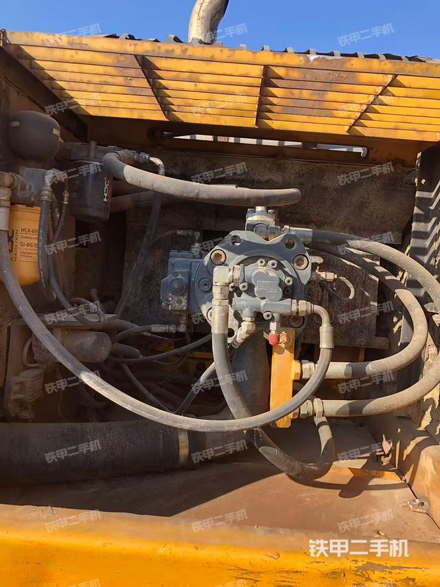 液壓泵艙室正面整體（整機(jī)外觀）