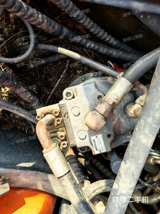 回轉(zhuǎn)馬達（上車部件）