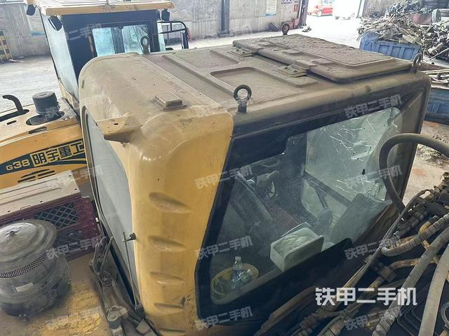 驾驶室顶部（整机外观）