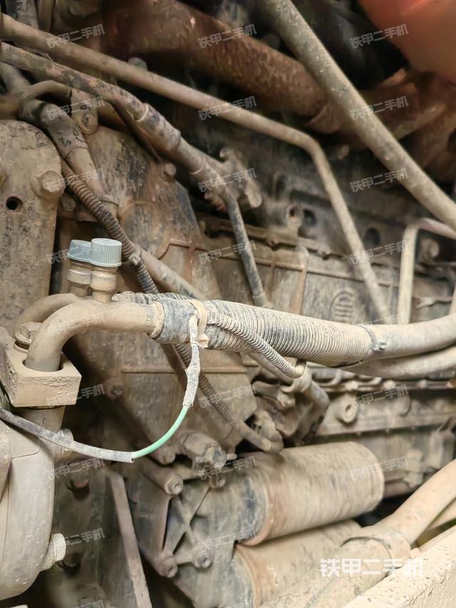 发动机右侧（整机外观及大件）