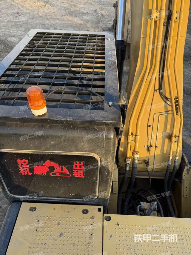 駕駛室頂部（整機外觀）