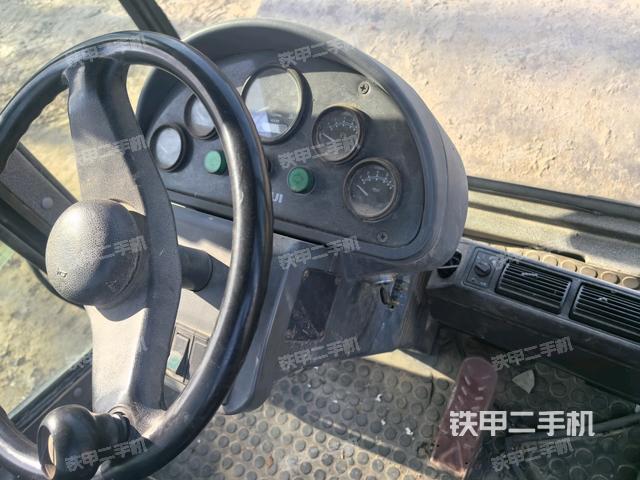 后玻璃角標（壓路機駕駛室）