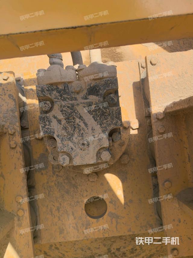 后輪左側(cè)全景（壓路機(jī)前后車架）