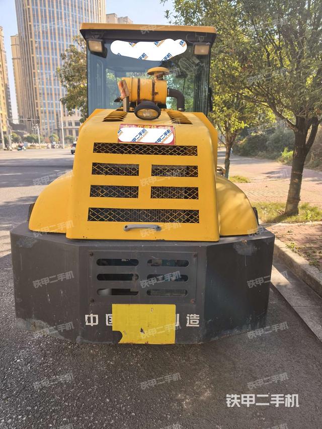 正左侧（压路机整机外观）