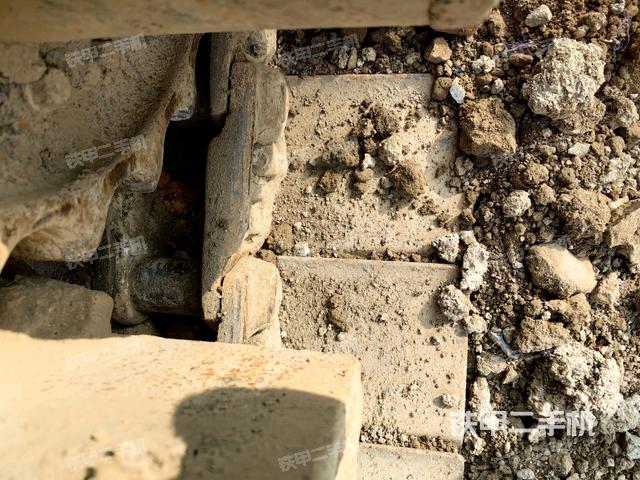 右驅(qū)動輪（行走機構(gòu)）