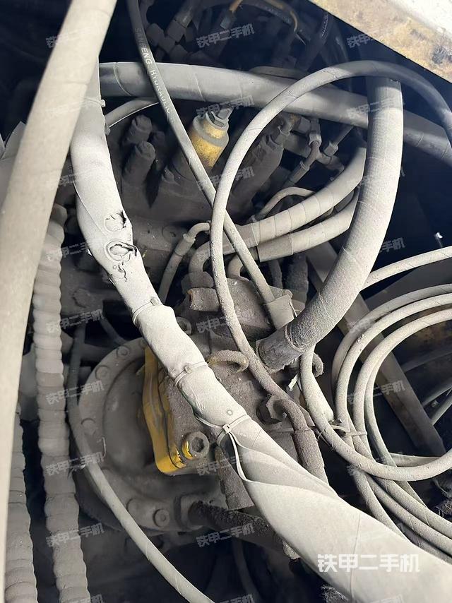 回转马达和主控阀（整机外观）