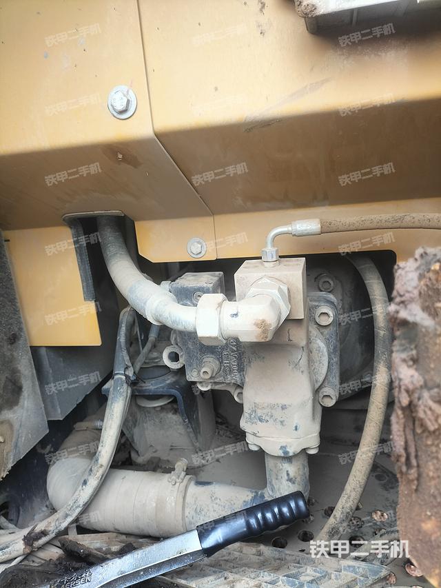 液壓泵艙室正面整體（整機(jī)外觀）