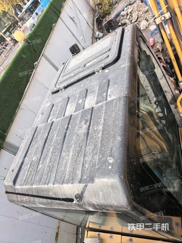 驾驶室顶部（整机外观）