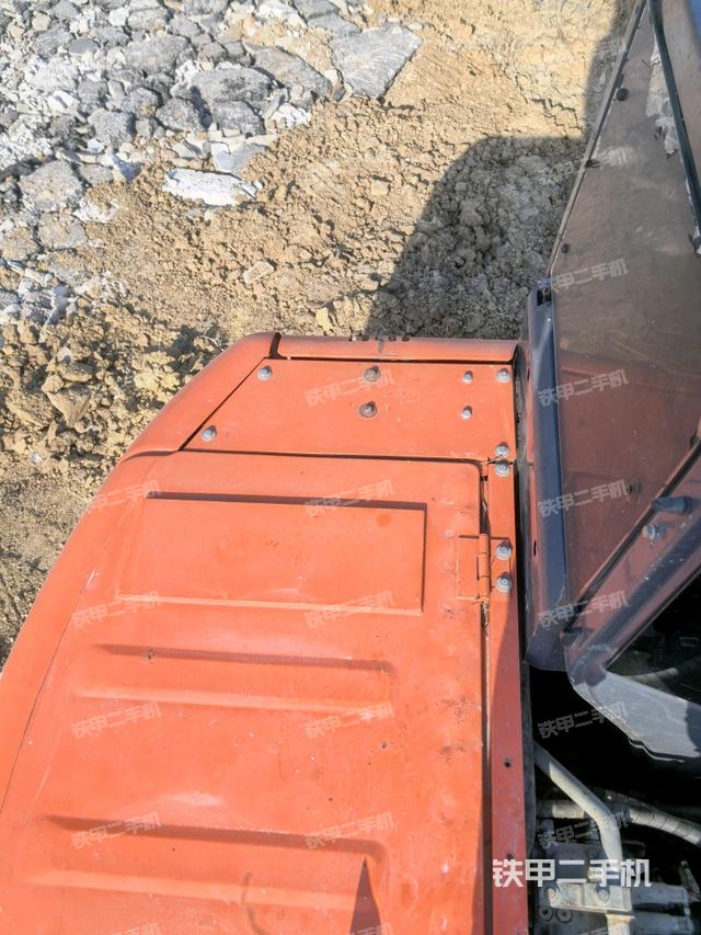 發(fā)動(dòng)機(jī)室（上車部件）