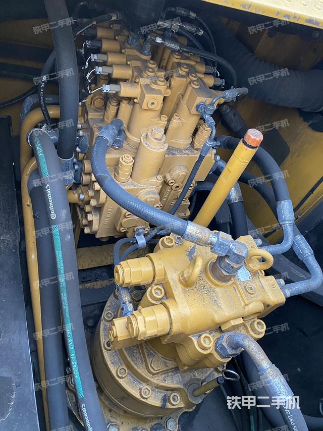 回转马达和主控阀（整机外观）