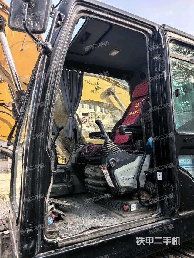 驾驶室整体（整机外观）