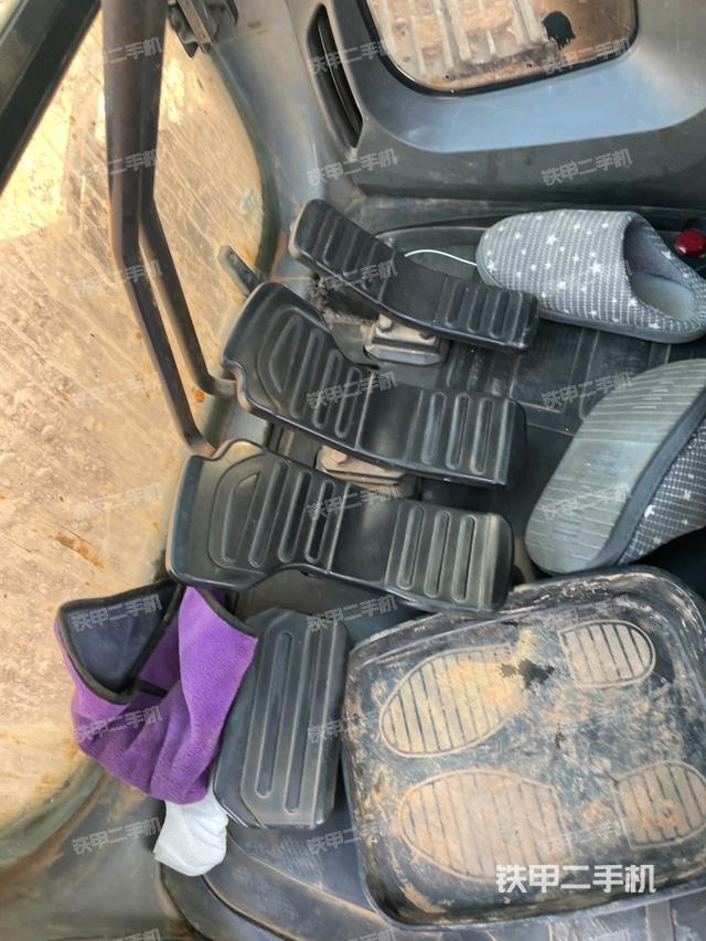 右側(cè)玻璃角標(biāo)（駕駛室部分）