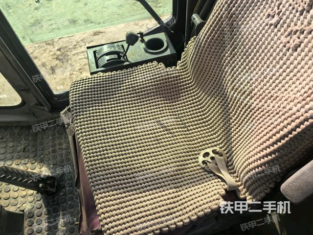 后玻璃角標(biāo)（壓路機(jī)駕駛室）