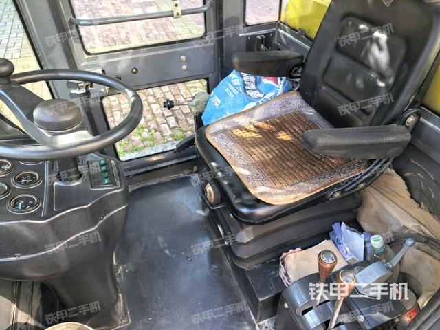 驾驶室外顶全景（压路机驾驶室）