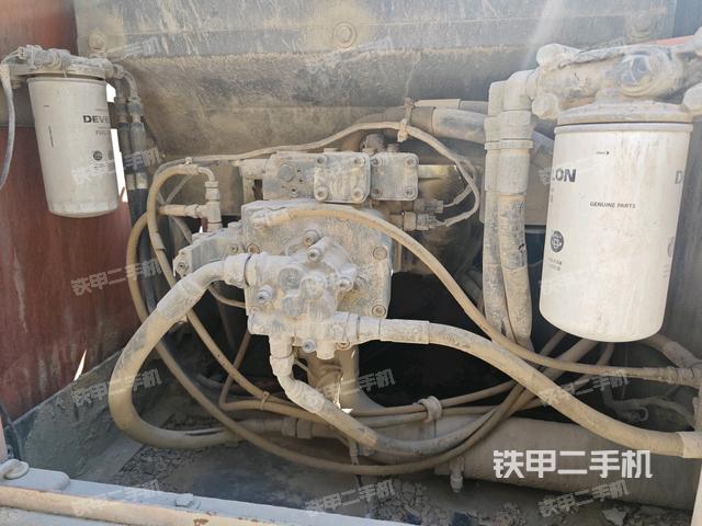 液壓泵艙室正面整體（整機(jī)外觀）