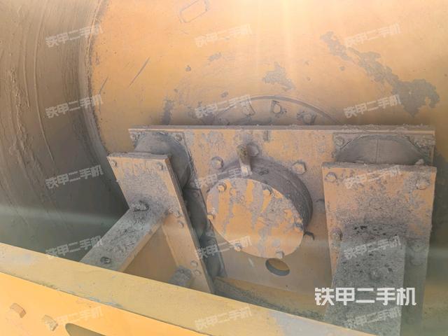 前車架正右側(cè)（壓路機(jī)前后車架）