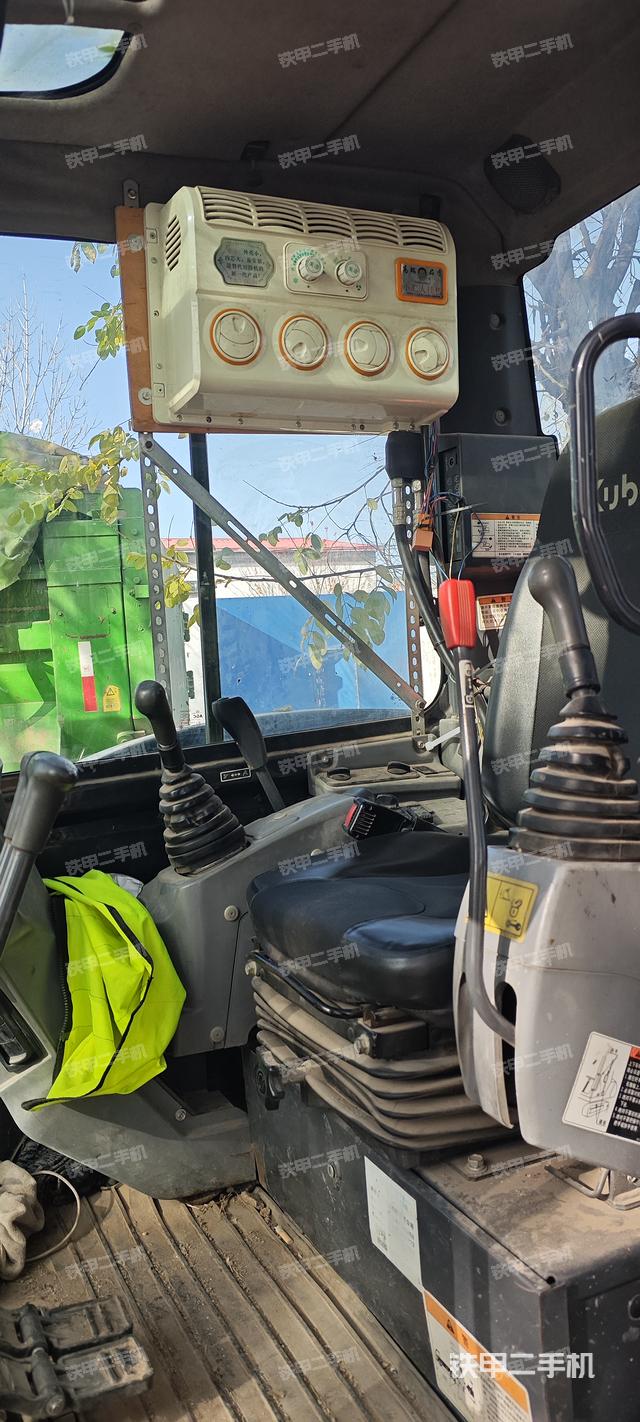 駕駛室整體（整機外觀）