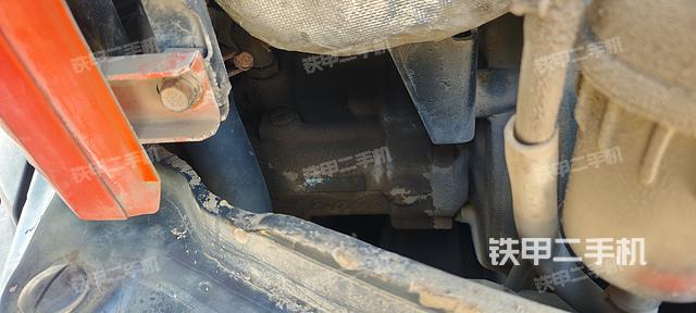 液壓泵艙室正面整體（整機外觀）