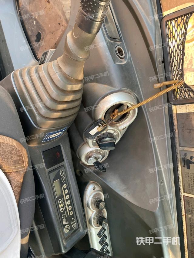 座椅右側(cè)控制臺/鑰匙門/油門/含右手柄（駕駛室部分）