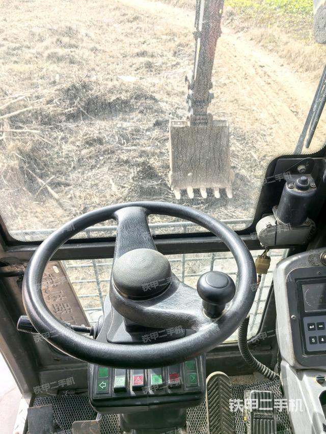 后窗玻璃角标（驾驶室部分）